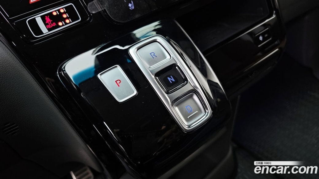 Hyundai Staria 4WD Lounge 7-Seater, 2024