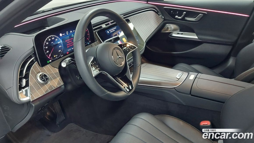Mercedes-Benz E-Class E300 4MATIC Exclusive, 2025