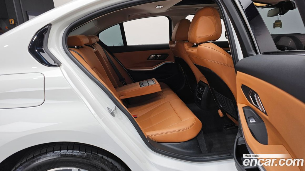 BMW 3-Series 320i, 2023