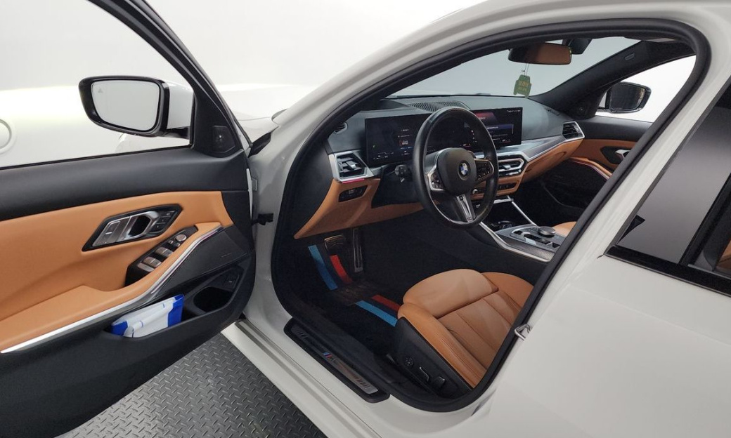 BMW 3-Series 320i M Sport, 2024