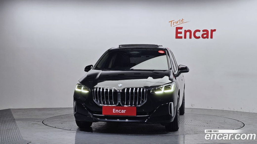 BMW 2-Series 220i Luxury, 2025