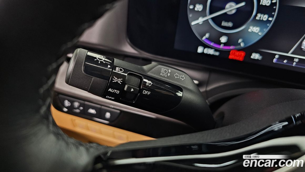 Kia Carnival 9-Seater Prestige, 2023