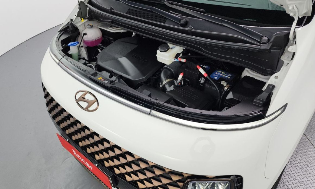 Hyundai Staria 2WD Camping Car, 2024