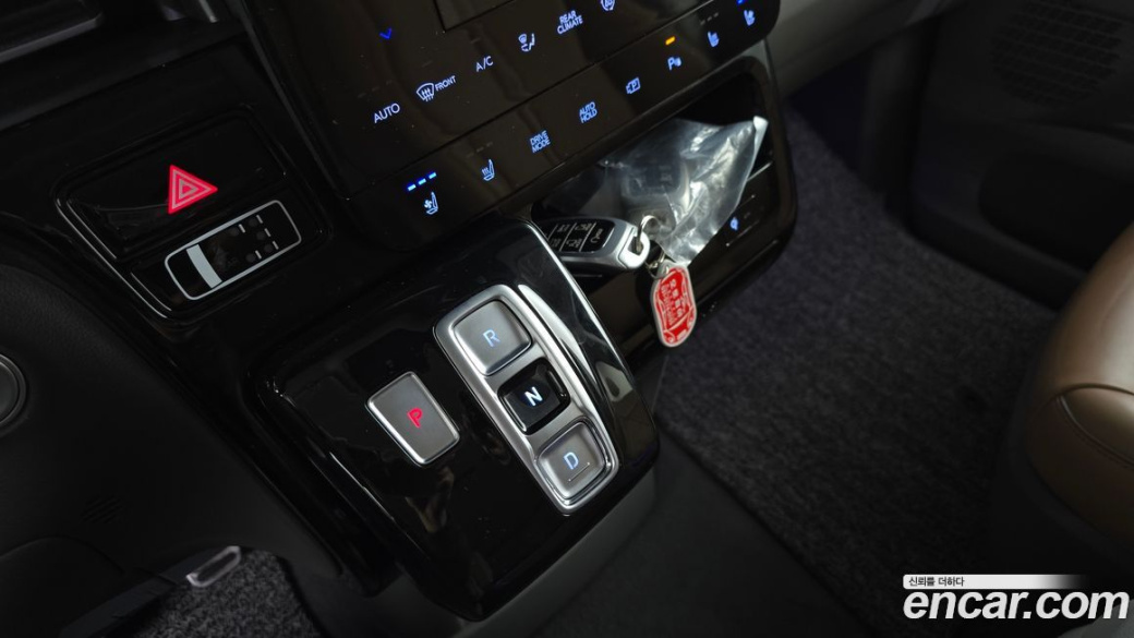 Hyundai Staria 4WD Lounge 7-Seater, 2023
