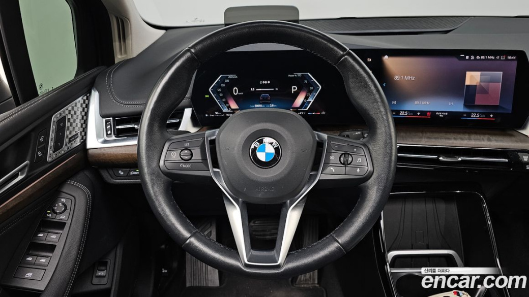 BMW 2-Series 220i Luxury, 2023