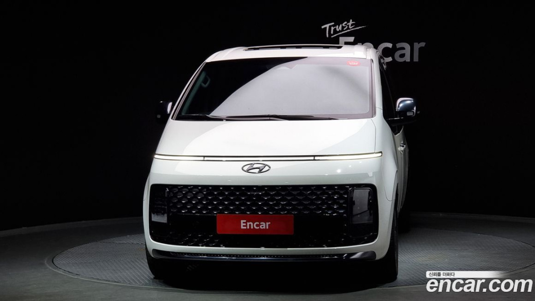 Hyundai Staria 4WD Lounge 7-Seater, 2023