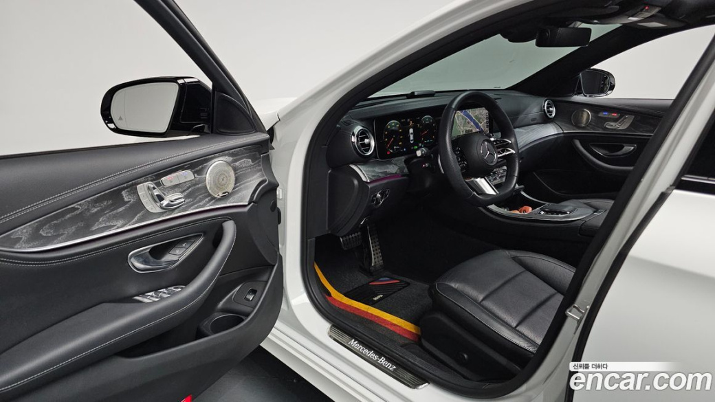 Mercedes-Benz E-Class E350 4MATIC AMG Line, 2023