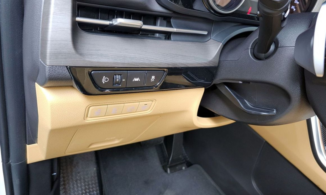 Kia Carnival 7-Seater Outdoor, 2023