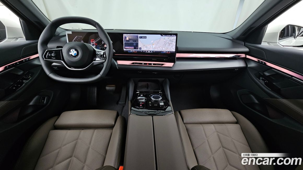 BMW 5-Series 520i, 2026