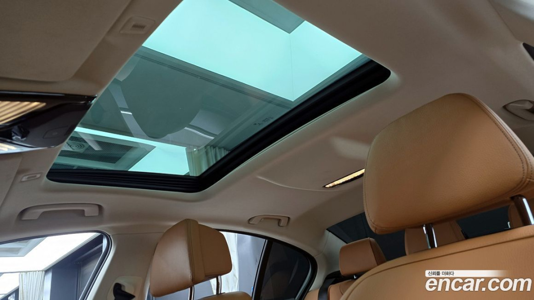 BMW 5-Series 520i Luxury, 2022