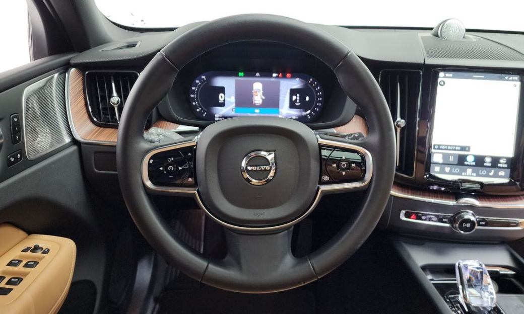 Volvo XC60 B5 Ultra Bright, 2025