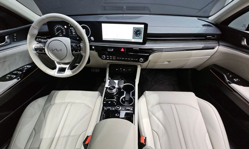 Kia K5 2.0, 2025
