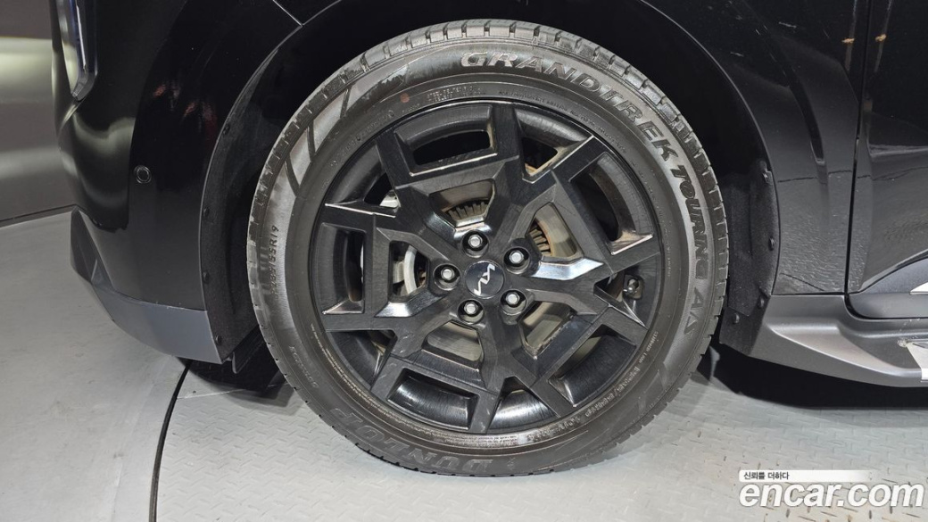 Kia Carnival 9-Seater Gravity, 2024