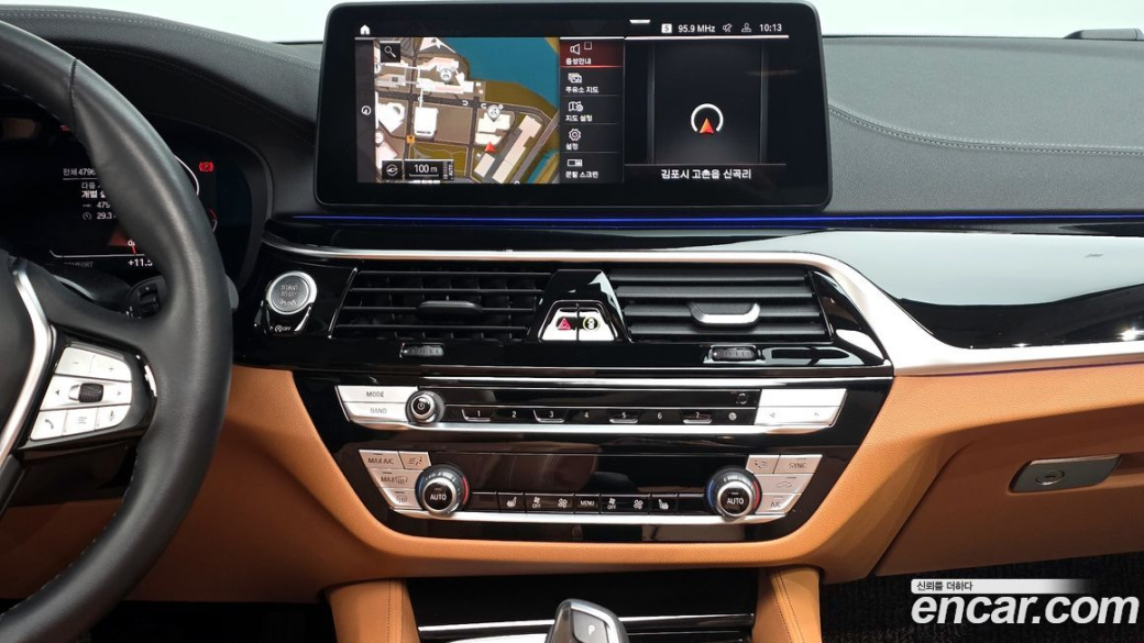 BMW 5-Series 520i Luxury, 2022