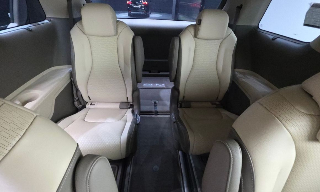 Kia Carnival 9-Seater Signature, 2025
