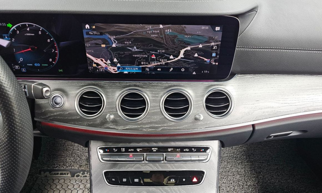 Mercedes-Benz E-Class E350 4MATIC AMG Line, 2023