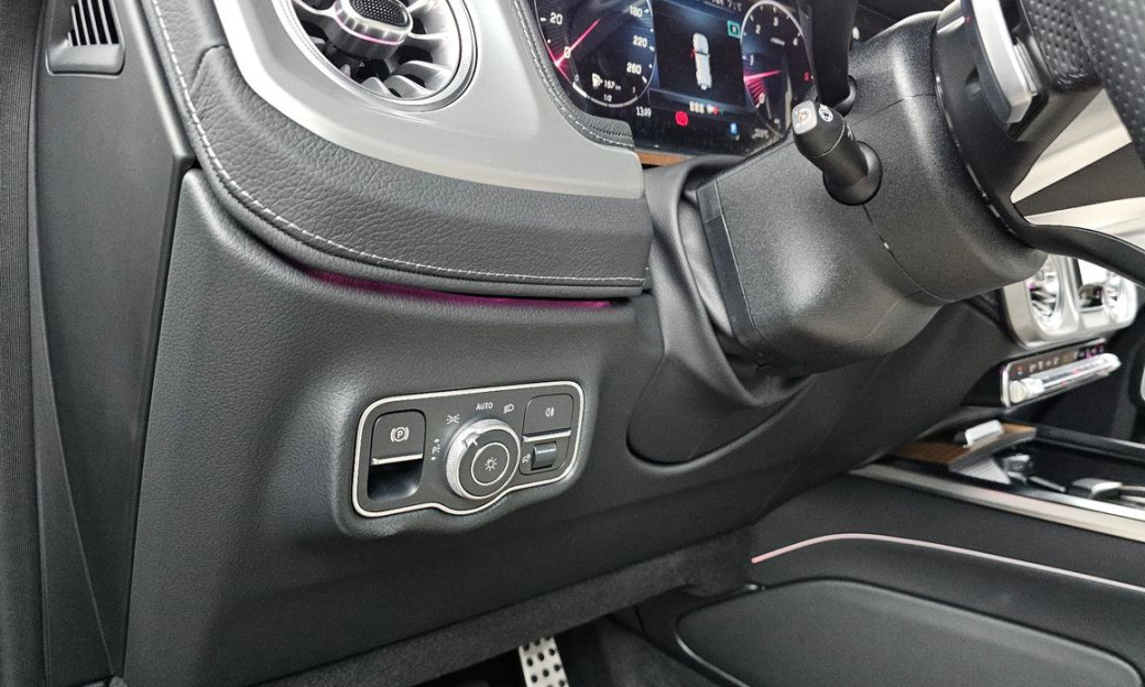 Mercedes-Benz G-Class G450d, 2025