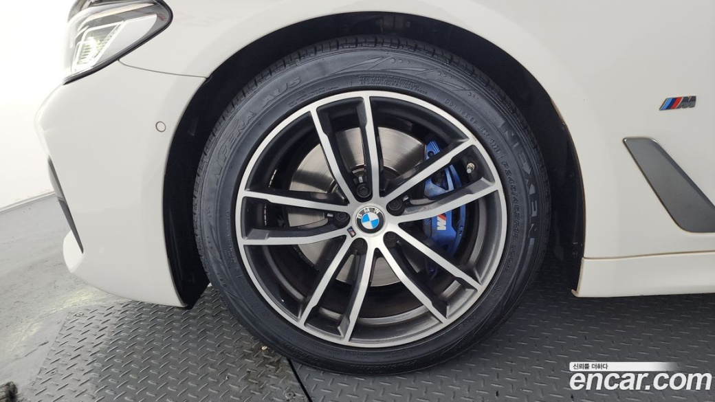 BMW 5-Series 520i M Sport, 2022