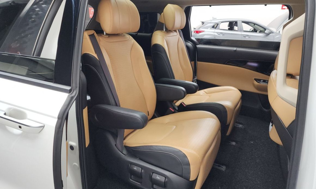 Kia Carnival 7-Seater Signature, 2022