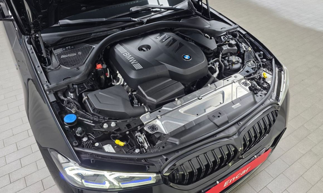 BMW 3-Series 320i M Sport, 2025