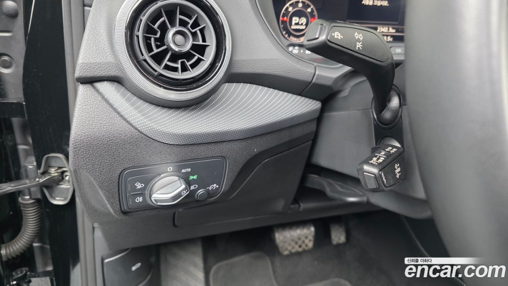 Audi Q2 35 TDI Premium, 2023