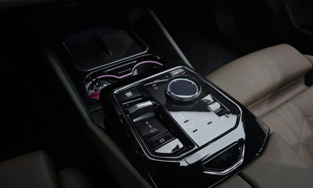 BMW 5-Series 520i M Sport, 2025