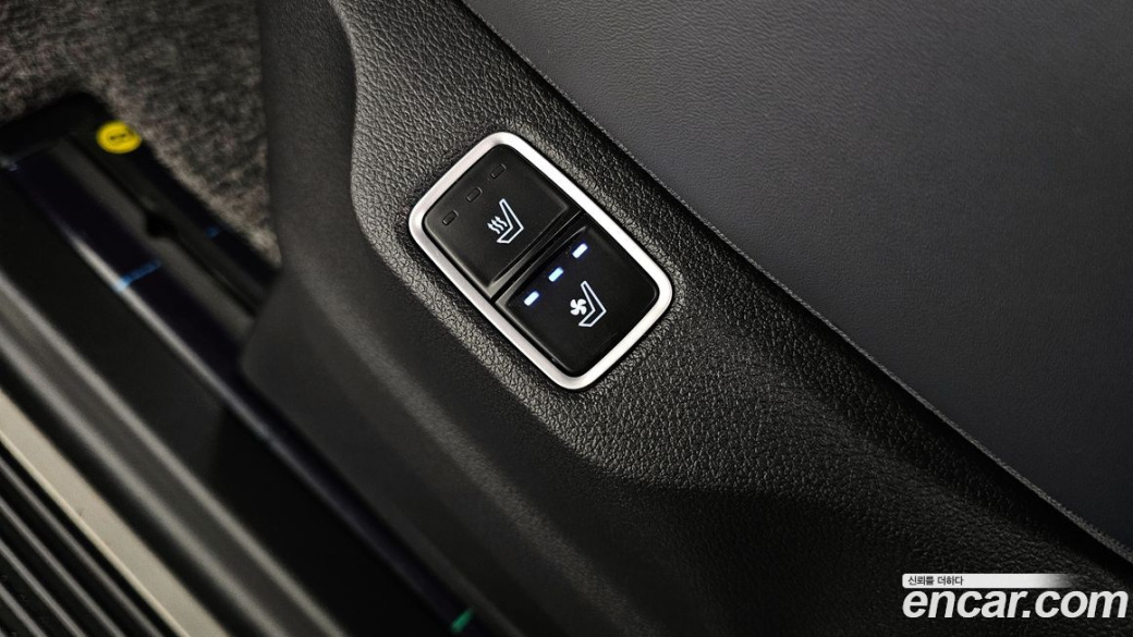 Hyundai Staria 4WD Lounge 9-Seater, 2025