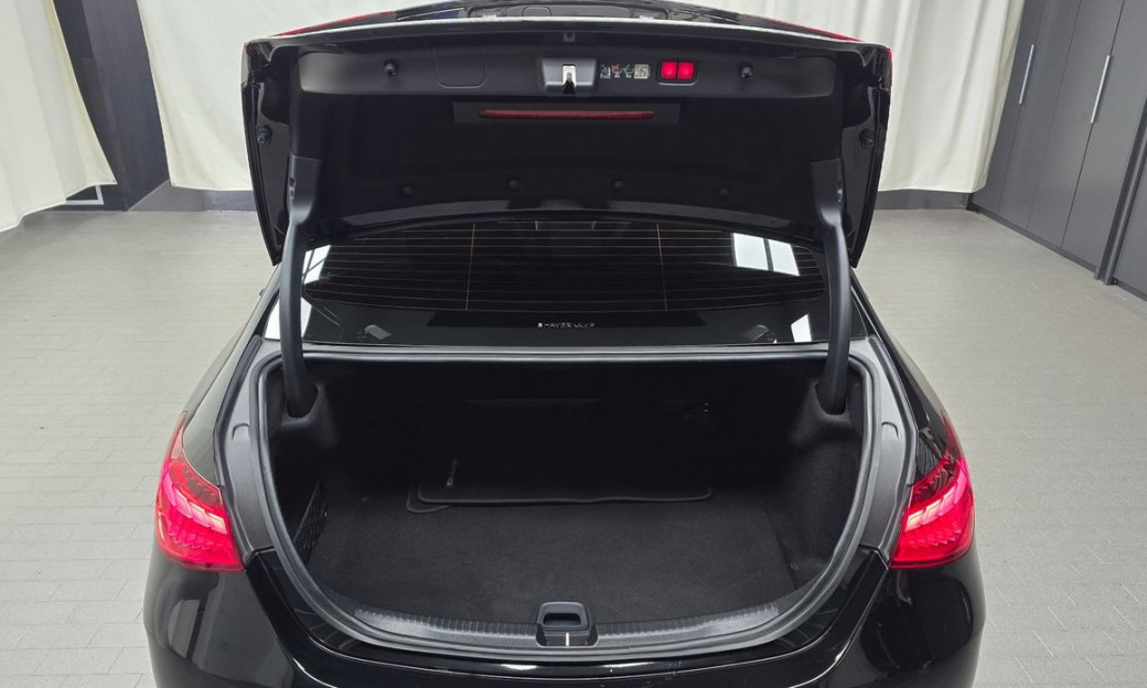 Mercedes-Benz C-Class C300 4MATIC AMG Line, 2024