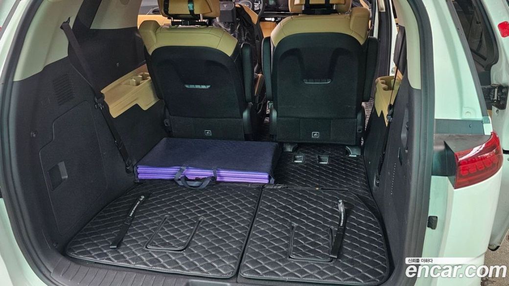 Kia Carnival 7-Seater Signature, 2023