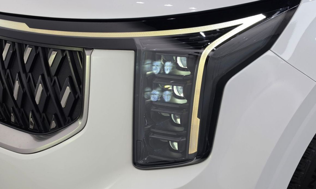Kia Carnival 7-Seater Signature, 2024