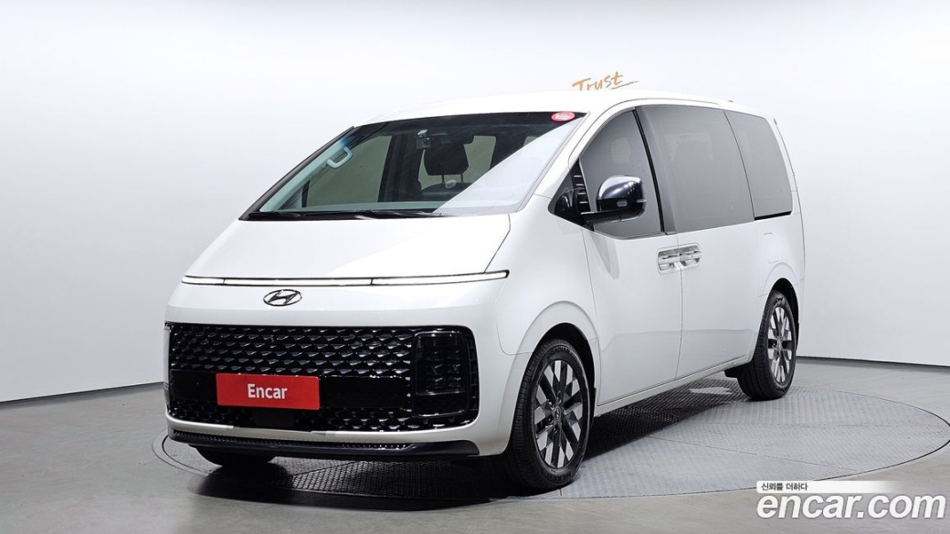 Hyundai Staria Lounge 9-Seater, 2023
