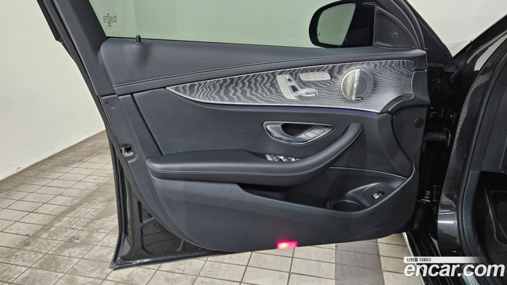 Mercedes-Benz E-Class E350 4MATIC Exclusive, 2023