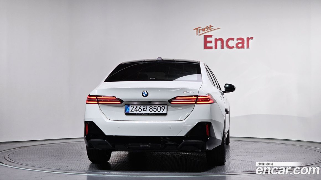 BMW 5-Series 520i M Sport, 2025