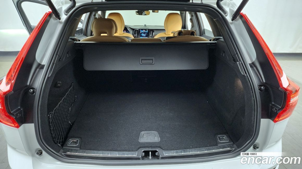 Volvo XC60 B5 Ultimate Bright, 2024