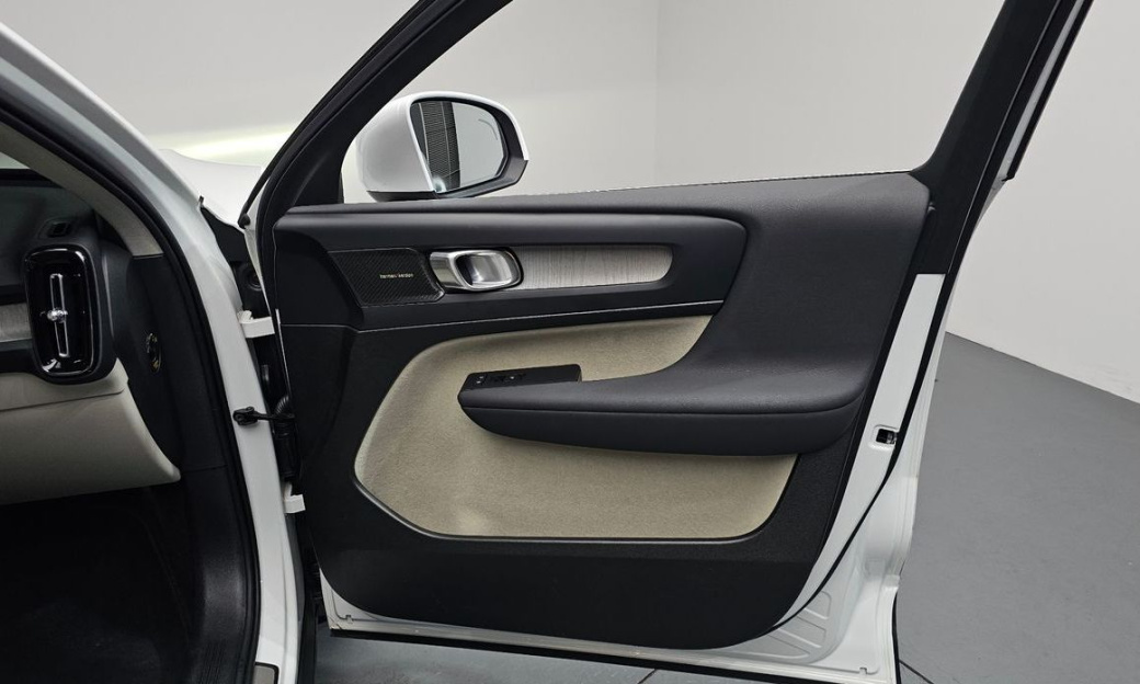 Volvo XC40 B4 Ultimate Bright, 2024