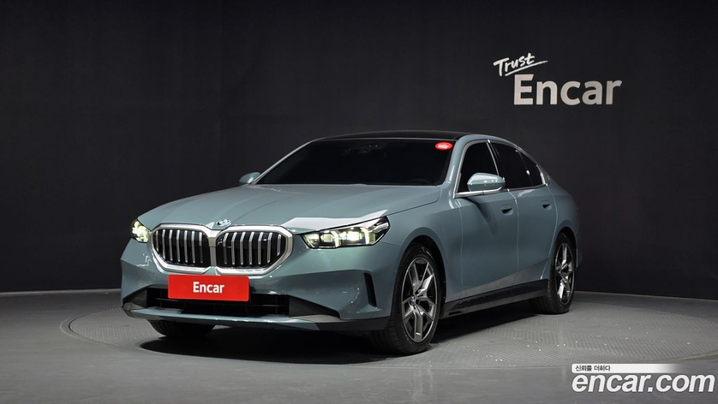 BMW 5-Series 520i, 2024