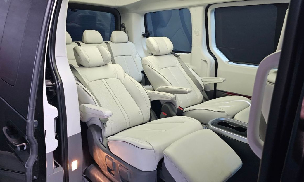 Hyundai Staria Lounge 7-Seater, 2022