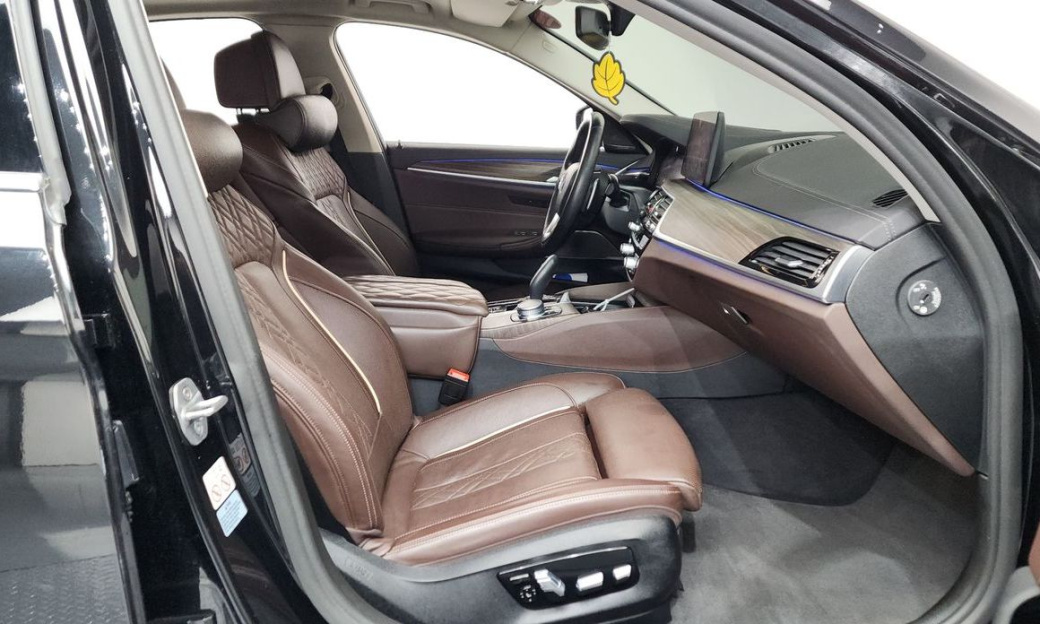 BMW 5-Series 530i Luxury, 2022