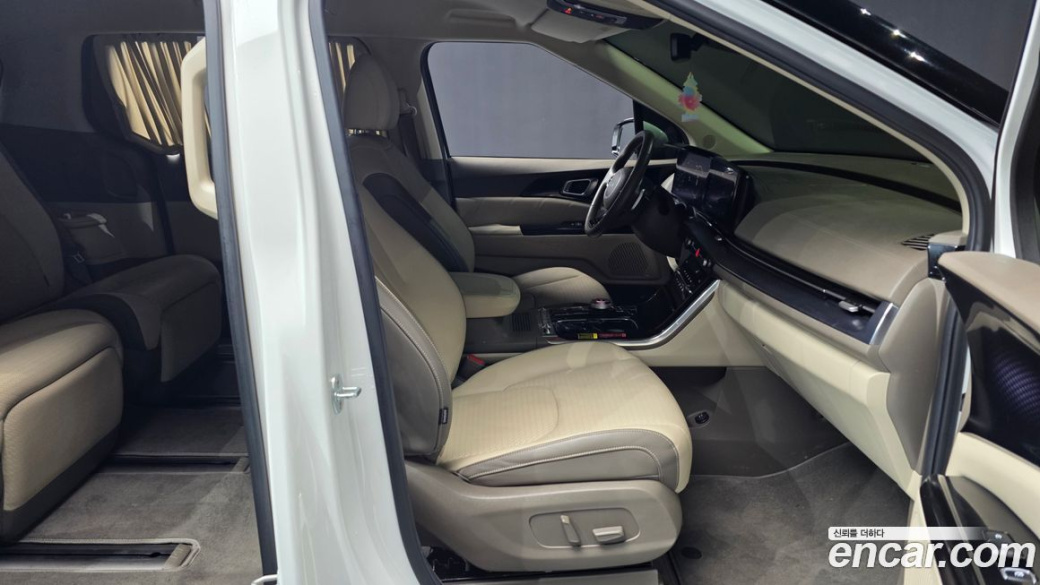 Kia Carnival 7-Seater Hi-Limousine, 2022