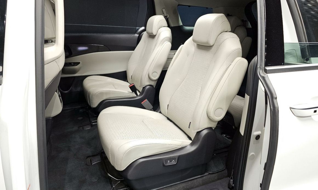 Kia Carnival 9-Seater Signature, 2023