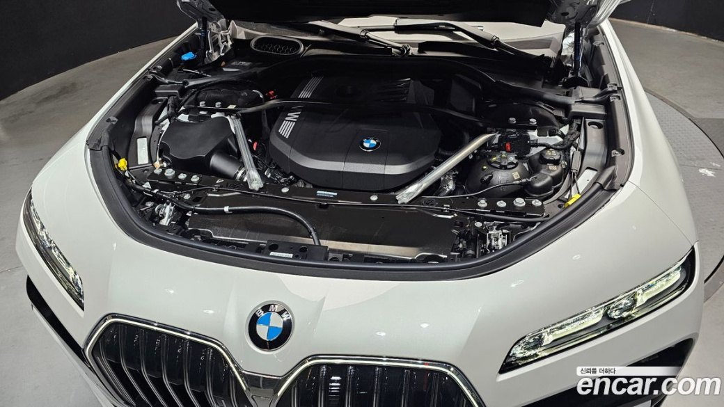 BMW 7-Series 740i xDrive M Sport, 2025