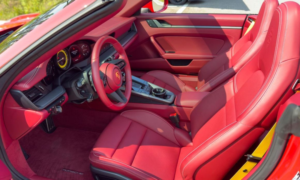 Porsche 911 Carrera Cabriolet, 2023
