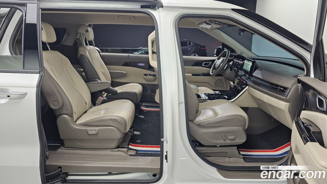 Kia Carnival 9-Seater Signature, 2023