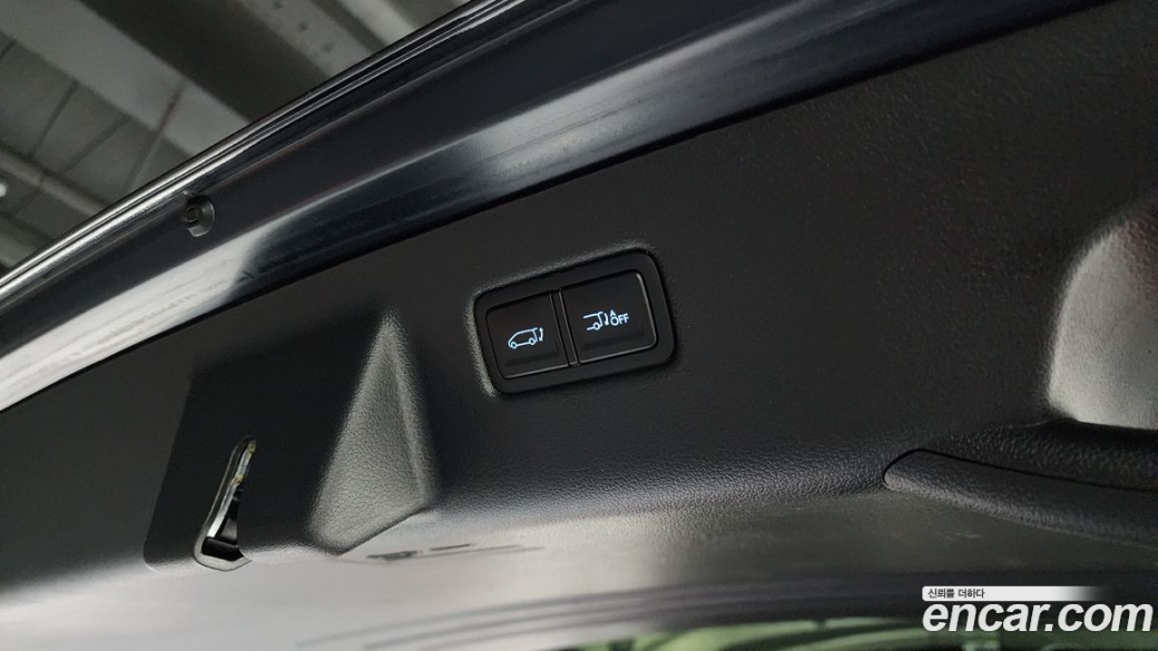 Hyundai Staria 4WD Tourer 11-Seater, 2024