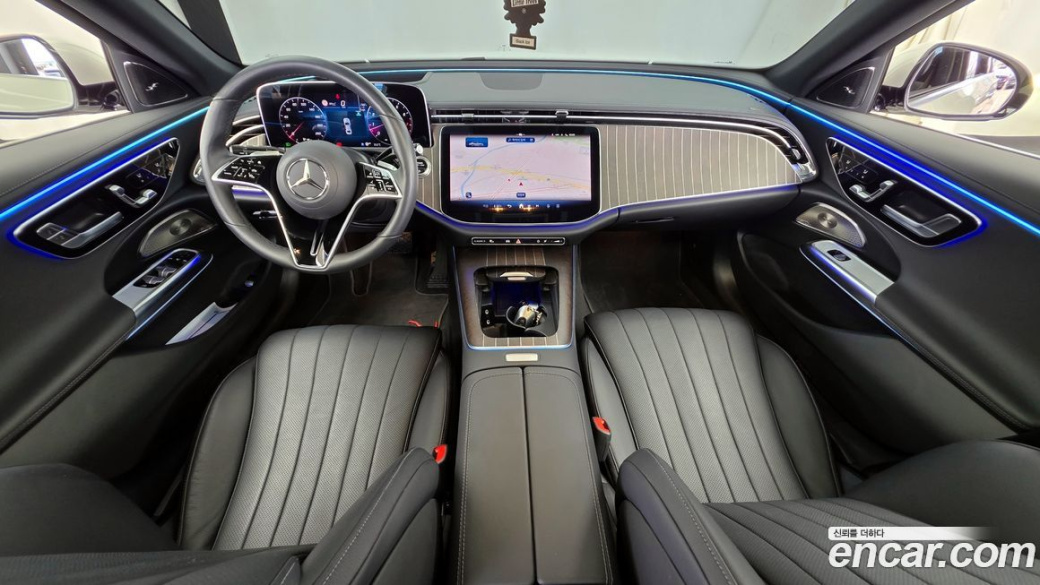 Mercedes-Benz E-Class E300 4MATIC Exclusive, 2025