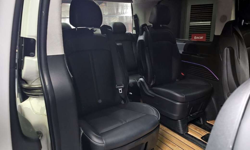 Hyundai Staria 4WD Lounge 9-Seater, 2024