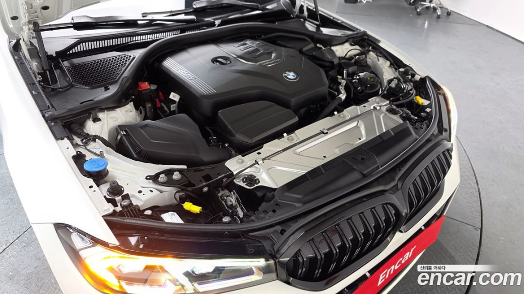 BMW 3-Series 320i M Sport, 2024