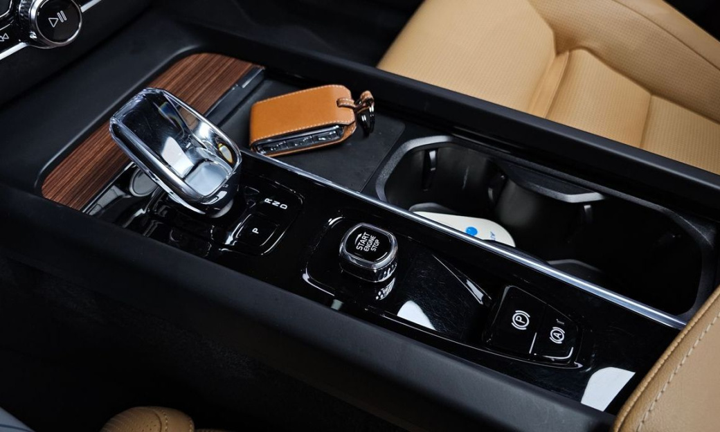 Volvo XC60 B5 Ultimate Bright, 2024