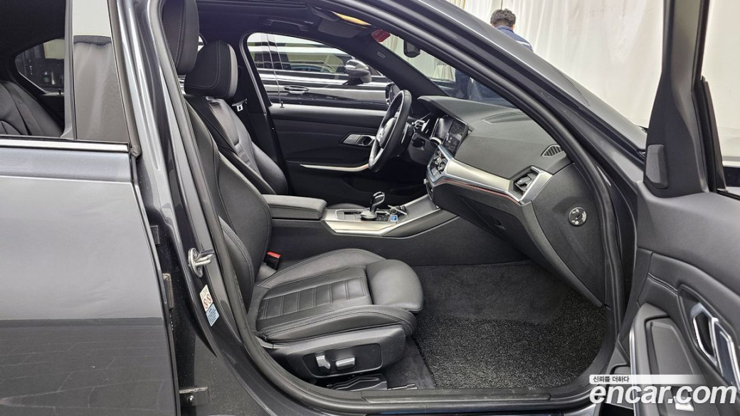 BMW 3-Series 320i M Sport, 2022