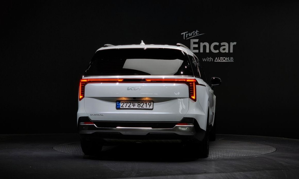 Kia Carnival 9-Seater Signature, 2024